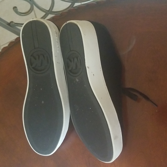 Shoes - Picture 5 of 7